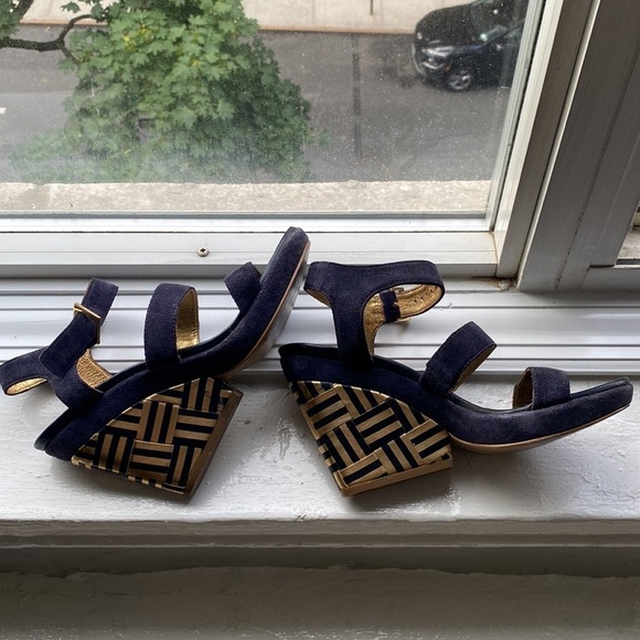 Kate Spade navy suede, gold and black leather wedges, size 6.5 - Picture 4 of 8